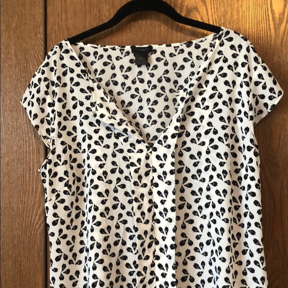 Floral blouse with key hole neck - Picture 2 of 4